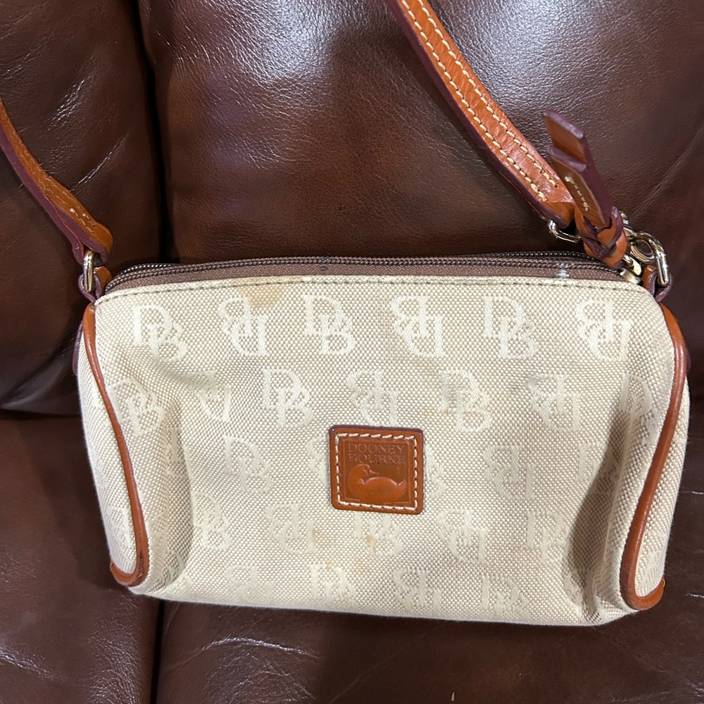 Small dooney Bourke purse